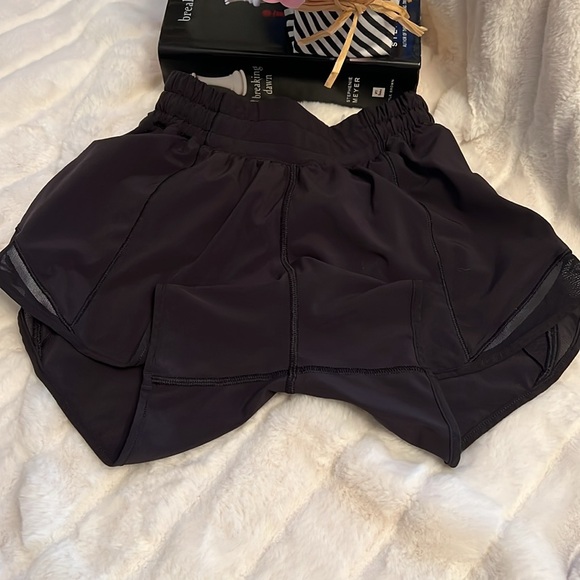 Lululemon Hotty Hot 4” Black Athletic Shorts size 2 - Picture 4 of 5